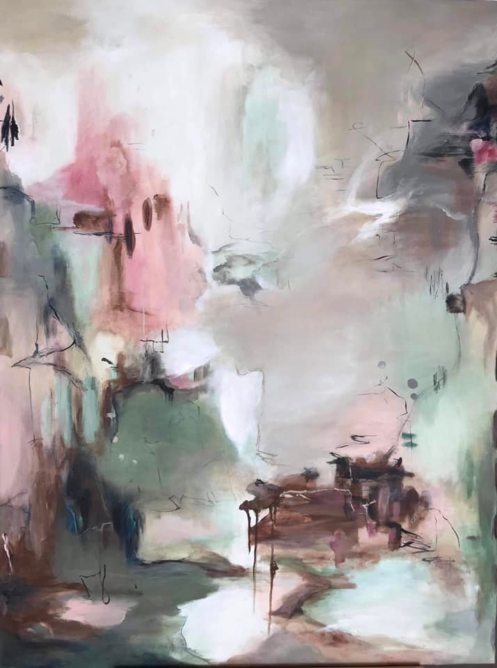 Haandmalet abstrakt maleri i lyse rosa og groenne toner